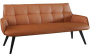 Braune Ledercouch mit schwarzen Beinen, seitliche Perspektive