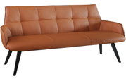Braune Ledercouch mit schwarzen Beinen, seitliche Perspektive