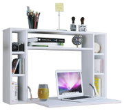 Weißes Wandregal/Schreibtisch-Aufsatzregal mit seitlichen Fächern und Ablage, frontal in leichter Perspektive von links fotografiert, dekoriert mit Büchern, Stiftebecher, Uhr und Laptop
