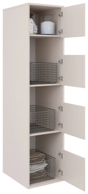 Hoher, schmaler Badezimmerschrank in Beige mit vier geöffneten Türen, Innenansicht mit Regalböden und Drahtkörben, seitliche Frontansicht von schräg vorn rechts