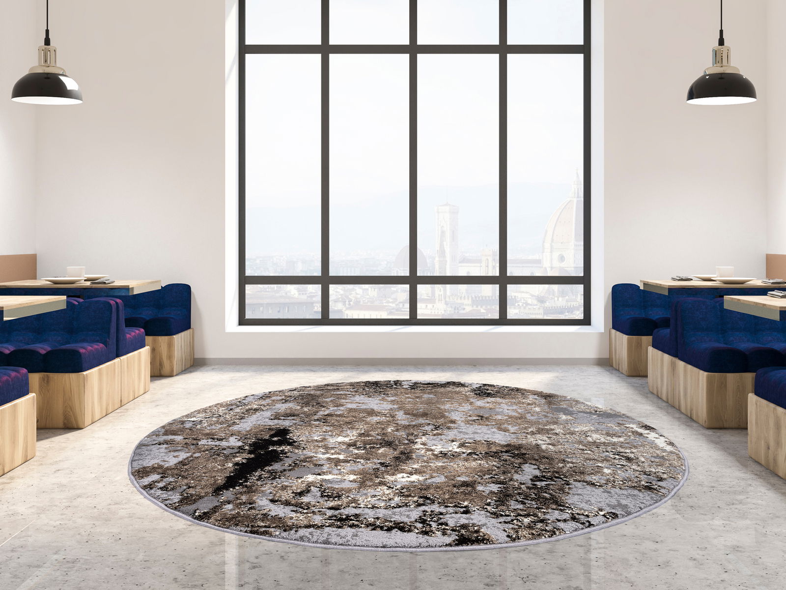Runder Designer Teppich in einem modernen Raum mit großen Fenstern und Sitzbereichen, aus der Vogelperspektive betrachtet.