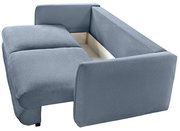 Blaues Funktionssofa mit geöffneter Stauraumfunktion, seitliche Perspektive