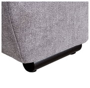 Nahaufnahme der unteren Ecke eines grauen Big Sofas TAVANI mit schwarzem Fuß, seitliche Perspektive.