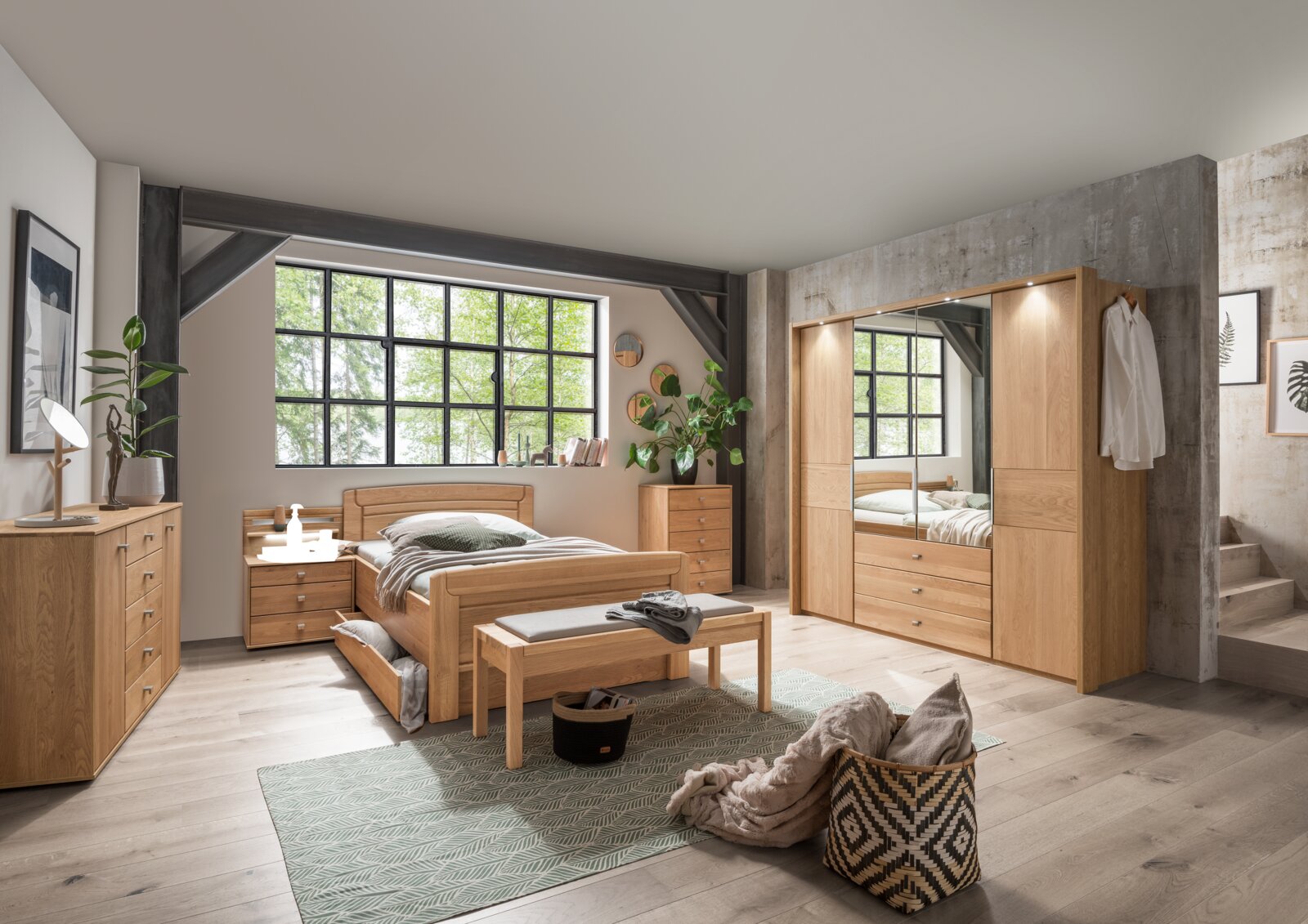 Venda Ankleidebank ARONA Ankleidebank aus Holz mit gepolsterter Sitzfläche, platziert vor einem Bett in einem modernen Schlafzimmer mit großen Fenstern. Perspektive von vorne.