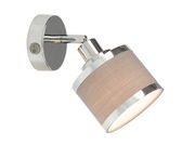 Moderner Strahler mit verchromtem Gehäuse und Stoffschirm, seitliche Perspektive