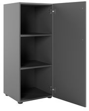 Grauer Aktenschrank mit drei Fächern und geöffneter Tür, Perspektive von vorne rechts