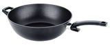 Schwarzer Wok Adamant 32cm mit zwei Griffen, seitliche Perspektive