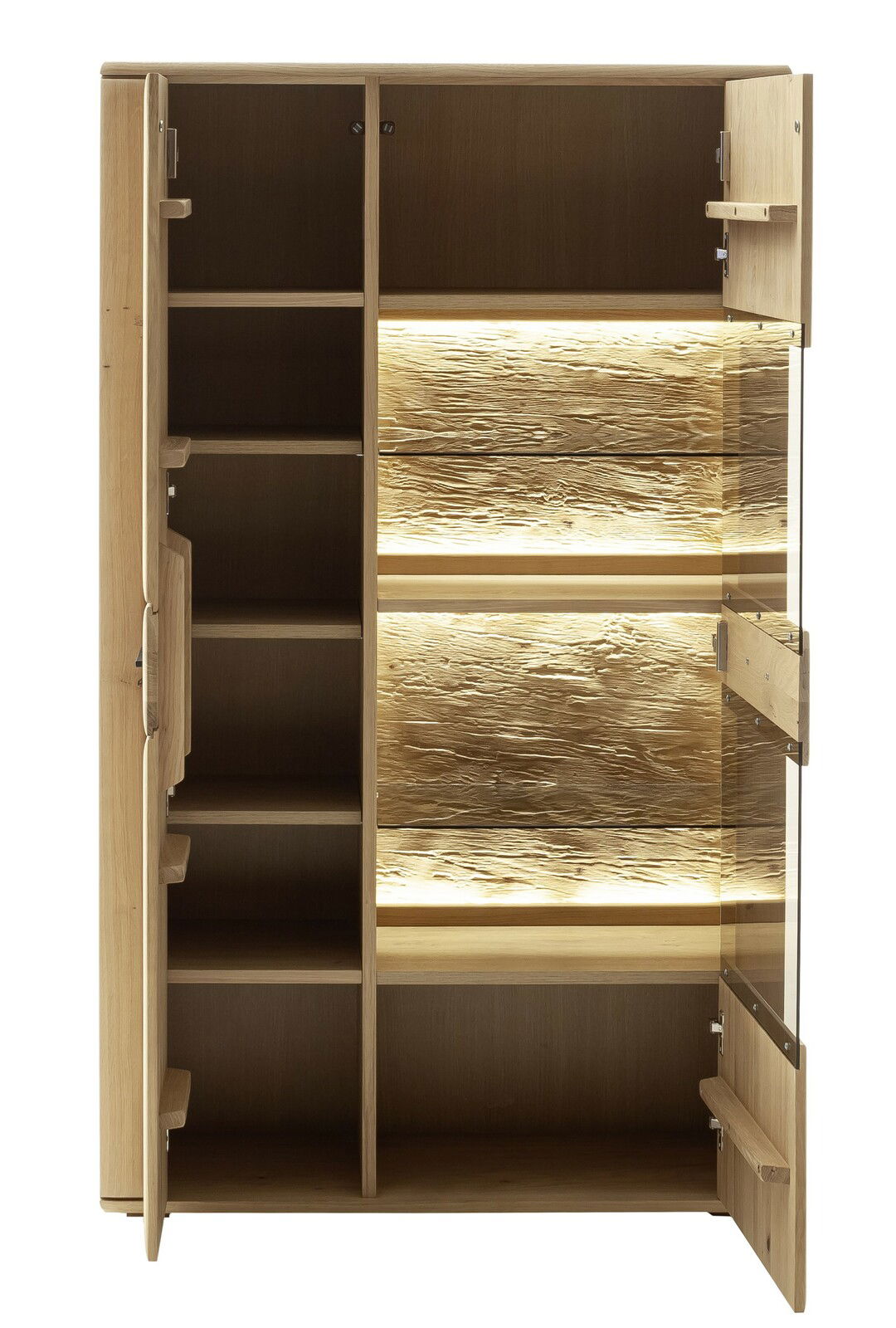 Offenes Highboard aus Holz mit mehreren Regalfächern und beleuchteten Rückwänden, frontale Ansicht.