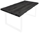 Schwarze Tischplatte mit natürlicher Kante, Perspektive von schräg oben.