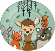 Teller mit Waldtieren, darunter ein Reh, ein Fuchs, ein Hase, ein Bär und ein Eichhörnchen, aus der Vorderansicht.
