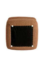 Sitzpuff von unten, quadratische Form mit braunem Stoffbezug und schwarzer Unterseite, befestigt mit weißen Knöpfen.