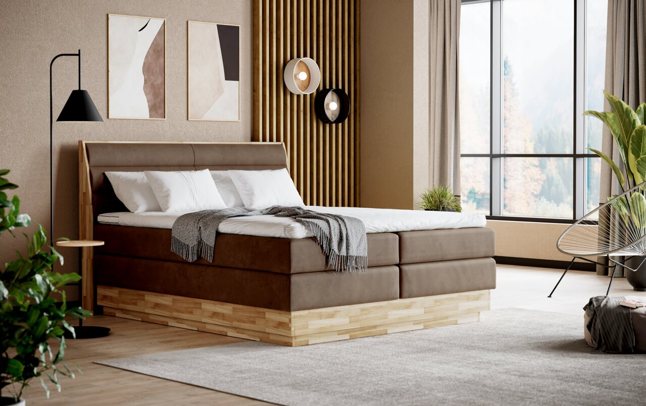 Modernes Boxspringbett in einem stilvoll eingerichteten Schlafzimmer, seitliche Perspektive