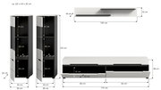 Bemaßte Produktansicht eines modernen Wohnzimmersets in Weiß/Schwarz: zwei hohe Vitrinenschränke mit Glastür und Schubladen, ein niedriges TV-Lowboard mit zwei Schubladen sowie ein Wandboard; dargestellt in Frontansicht mit Maßangaben.