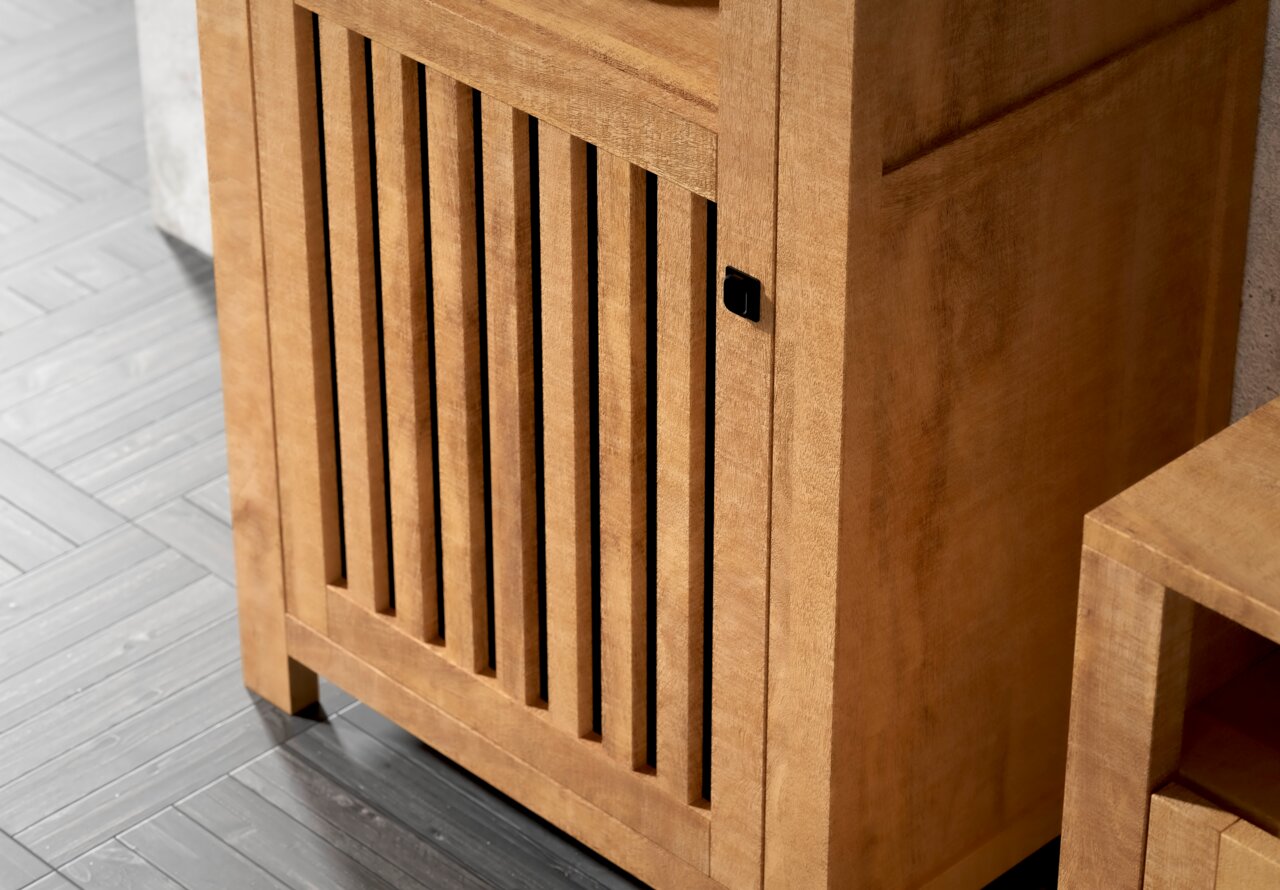 Holzvitrine mit vertikalen Lamellen, seitliche Perspektive