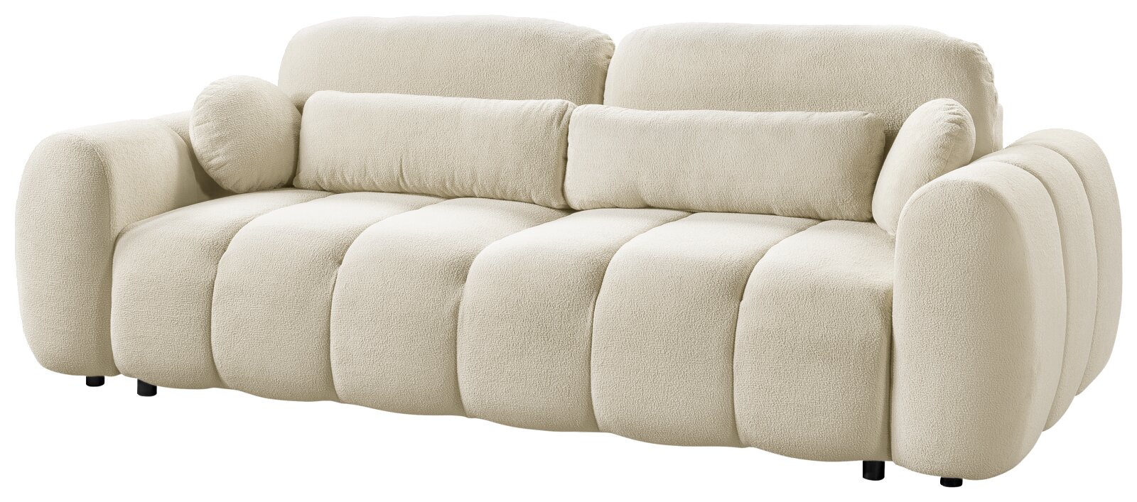 Beiges, gepolstertes 3-Sitzer-Sofa mit weichem Bouclé-Bezug, abgerundeten Armlehnen und Kissen, in Frontansicht leicht schräg von vorn auf weißem Hintergrund