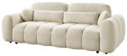 Beiges, gepolstertes 3-Sitzer-Sofa mit weichem Bouclé-Bezug, abgerundeten Armlehnen und Kissen, in Frontansicht leicht schräg von vorn auf weißem Hintergrund