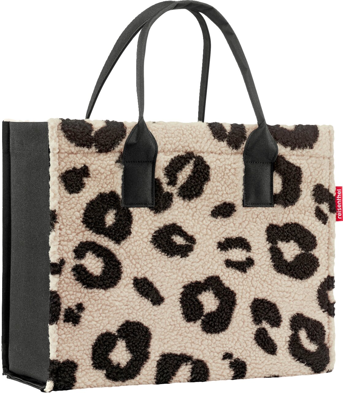 Beige Shopper-Tasche aus Teddyfleece mit schwarzem Leo-Muster und schwarzen Tragehenkeln, frontale Produktansicht leicht schräg von links.