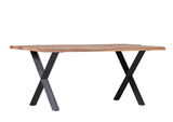 Moderner Esstisch mit Holzplatte und schwarzen Metallbeinen in X-Form, seitliche Perspektive