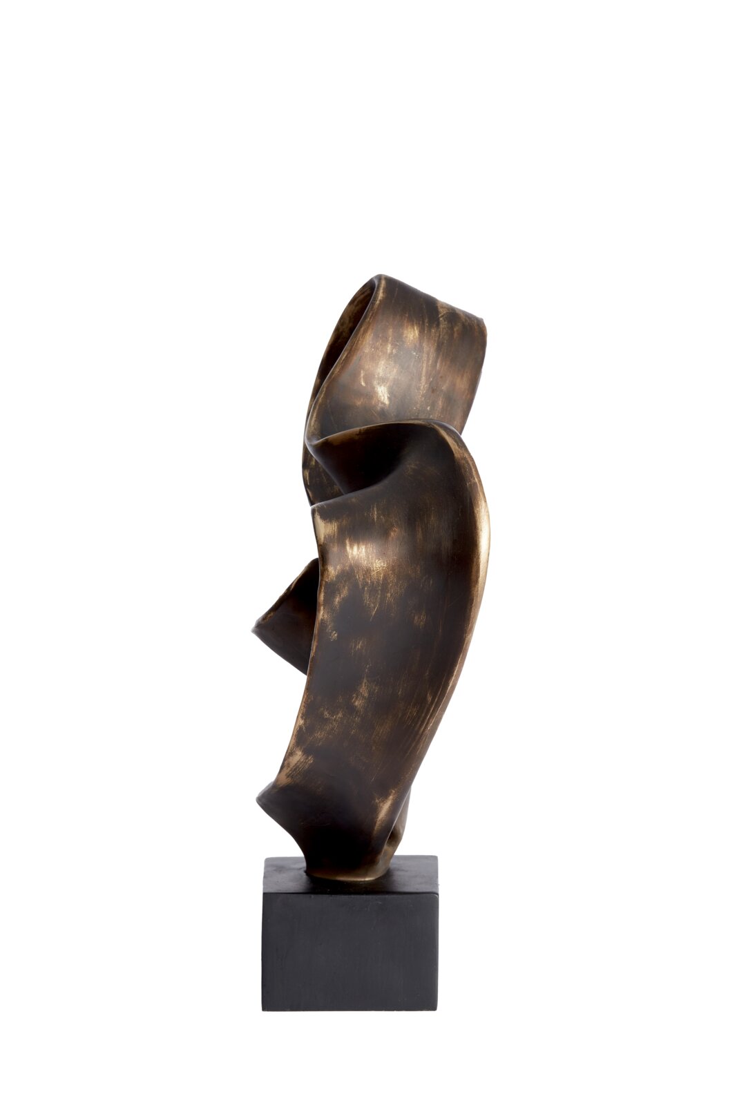 Abstrakte Skulptur aus Metall mit geschwungenen Formen auf einem quadratischen Sockel, seitliche Perspektive