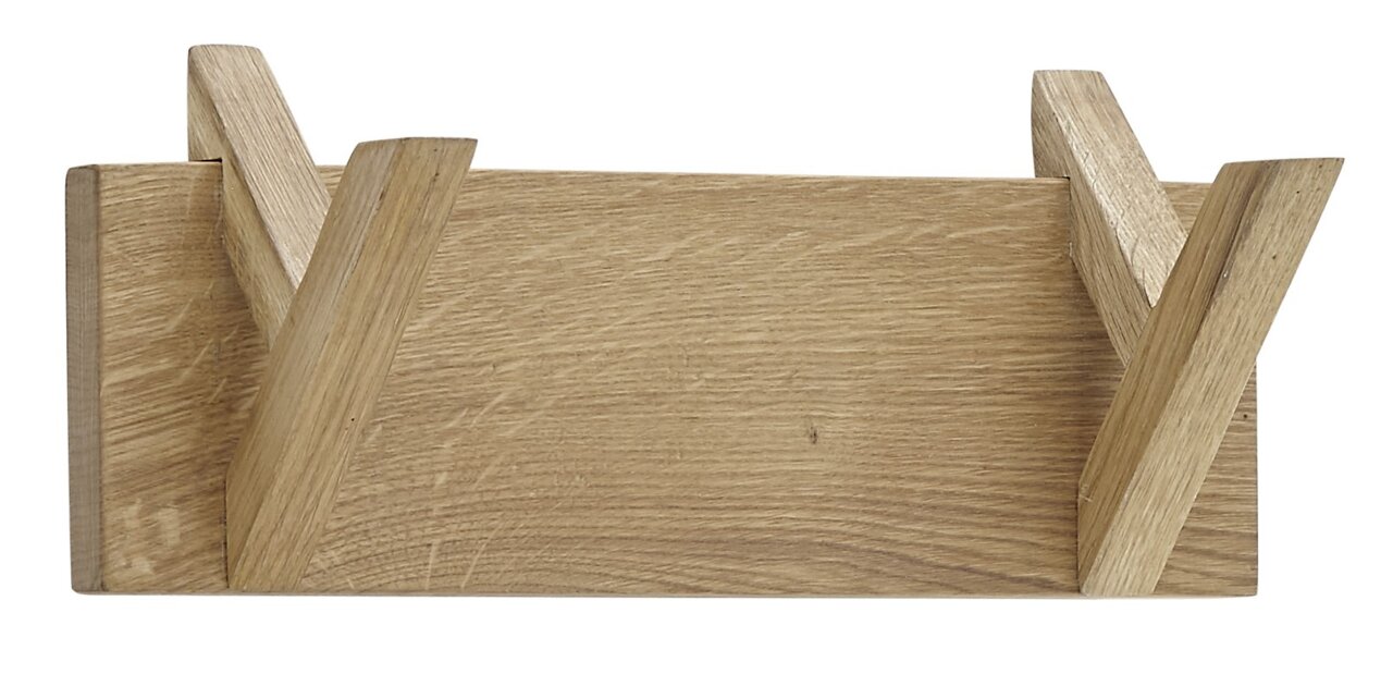 Hakenleiste aus Holz mit zwei schräg angebrachten Haken, frontal betrachtet.