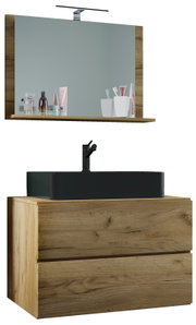 Modernes Badmöbel-Set in Holzoptik mit Waschtischunterschrank (2 Schubladen), schwarzem Aufsatzwaschbecken und schwarzer Armatur sowie großem Spiegel mit Ablage und LED-Leuchte, Frontansicht leicht von links