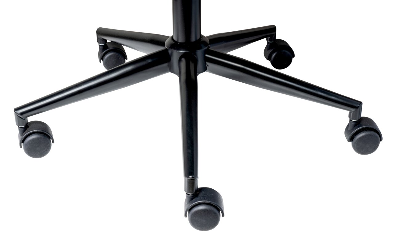 Nahaufnahme der Basis eines Drehstuhls mit fünf schwarzen Rollen, von oben betrachtet.