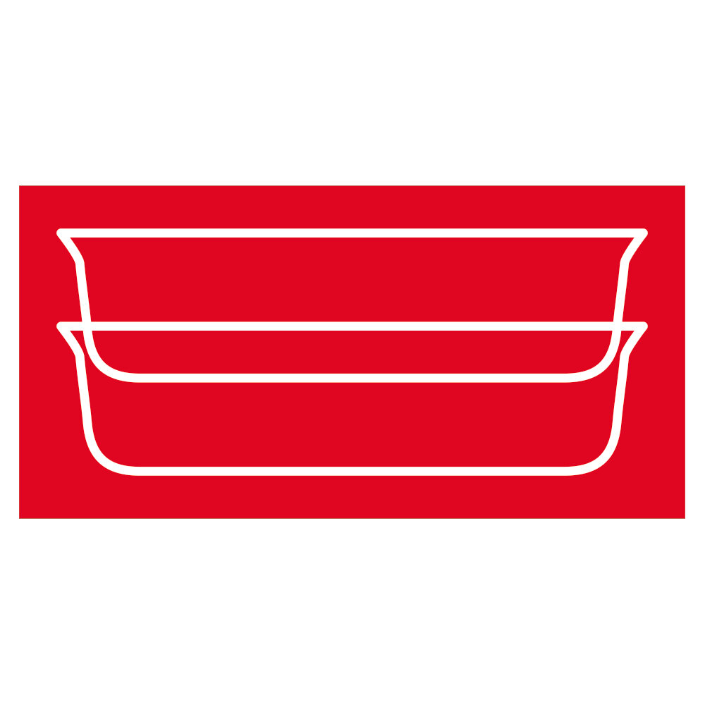 Zwei übereinander gestapelte rechteckige Glasbehälter auf rotem Hintergrund, Seitenansicht