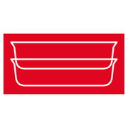 Zwei übereinander gestapelte rechteckige Glasbehälter auf rotem Hintergrund, Seitenansicht