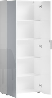 Hoher Aktenschrank mit geöffneter Tür, zeigt mehrere Regalböden, Perspektive von vorne.