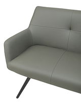 Detailansicht einer grauen Bank mit modernem Design und schrägen Metallbeinen.