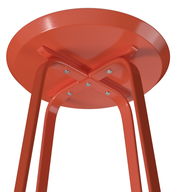 Unteransicht eines orangefarbenen Beistelltisches mit Metallbeinen und runder Tischplatte.