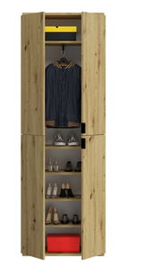 Frontale Ansicht eines Garderobenschranks aus Holz mit offenen Türen, der eine Jacke, Schuhe und Aufbewahrungsboxen zeigt.