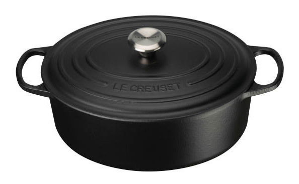 LE CREUSET Bräter Oval 31cm Schwarz SIGNATURE Schwarzer ovaler Bräter 31cm mit Deckel und Griffen, seitliche Perspektive