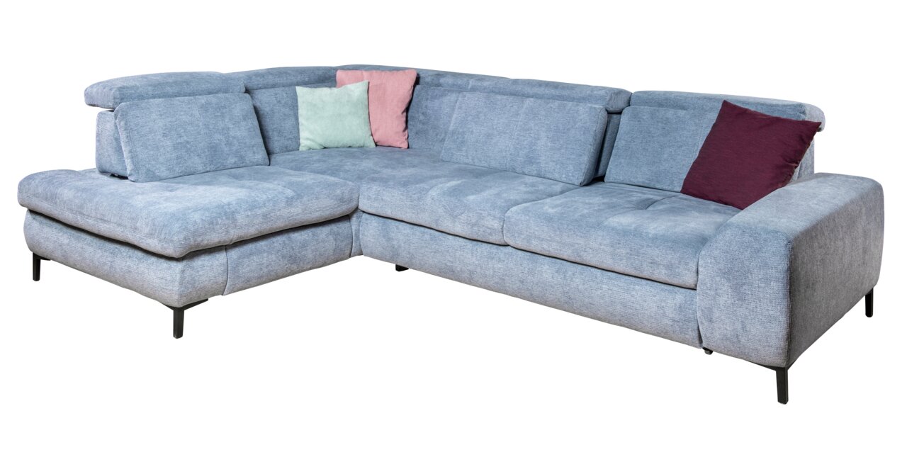 Blaue Ecksofa mit verstellbaren Kopfstützen und bunten Kissen, Perspektive von vorne links