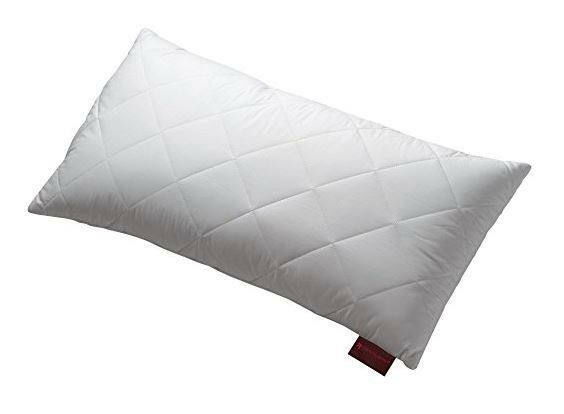 Centa Star Kissen FAMOUS Gestepptes Kissen 40x80cm in schräger Perspektive mit sichtbarem Etikett.