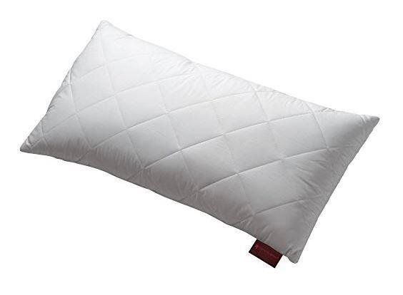 Centa Star Kissen FAMOUS Gestepptes Kissen 40x80cm in schräger Perspektive mit sichtbarem Etikett.