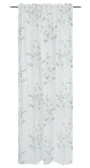 Vorhang mit zartem Blattmuster in Weiß und Grün, frontal aufgenommen.