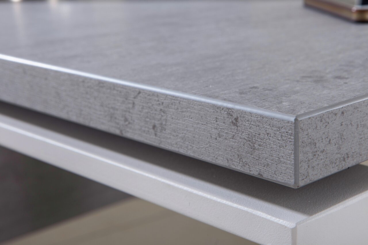 XORA Topplatte DIVINO Nahaufnahme einer grauen Topplatte mit strukturierter Oberfläche, seitliche Perspektive