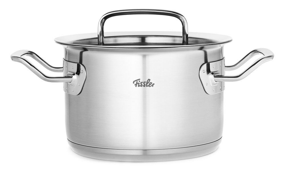 Edelstahl-Kochtopf mit Metalldeckel, seitliche Ansicht, zwei Griffe und ein Deckelgriff, Marke Fissler
