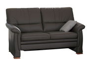 2,5-sitziges Sofa Himolla Polster 2253 DAYTON SLEEPOLY in dunklem Leder, Frontalansicht