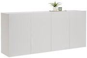 Weißes Hängesideboard mit vier Türen, darauf eine Pflanze und ein Glas, seitliche Perspektive