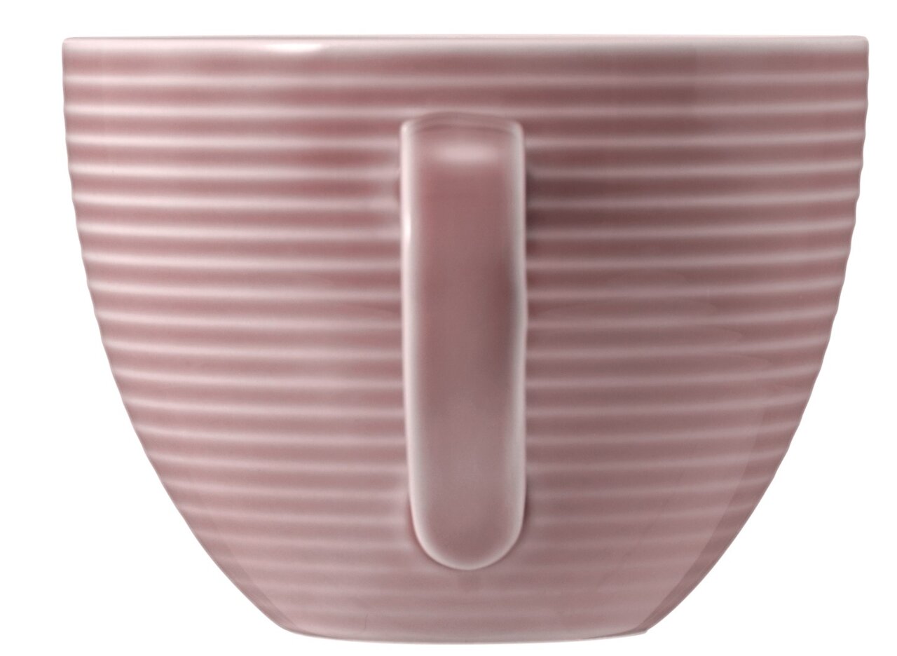 Roze koffiekopje met geribbeld oppervlak, zijaanzicht met zichtbaar oor