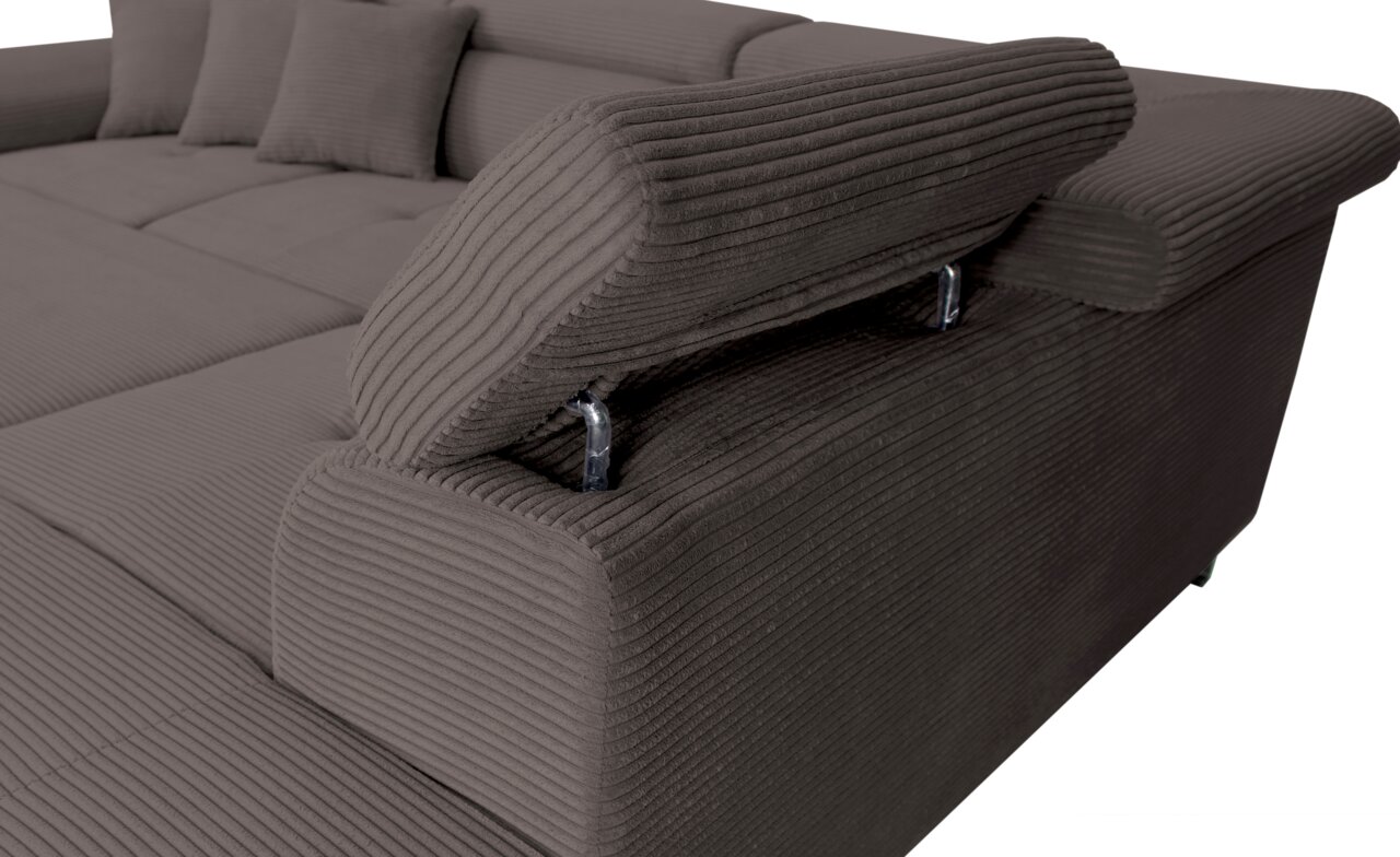 Nahaufnahme eines modernen, grauen Ecksofas mit verstellbarer Kopfstütze und geripptem Stoffbezug, seitliche Perspektive.