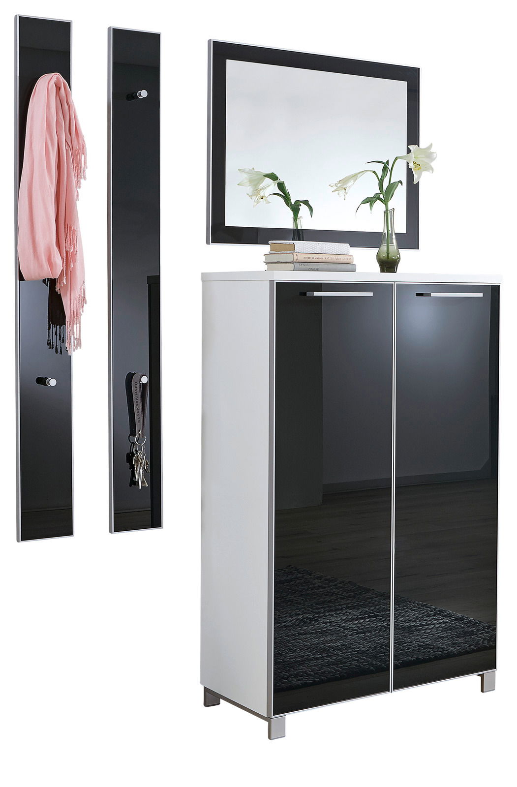 Garderoben-Set bestehend aus einem weißen Schrank mit schwarzen Türen, zwei schwarzen Wandpaneelen mit Haken und einem großen Spiegel, frontal betrachtet.