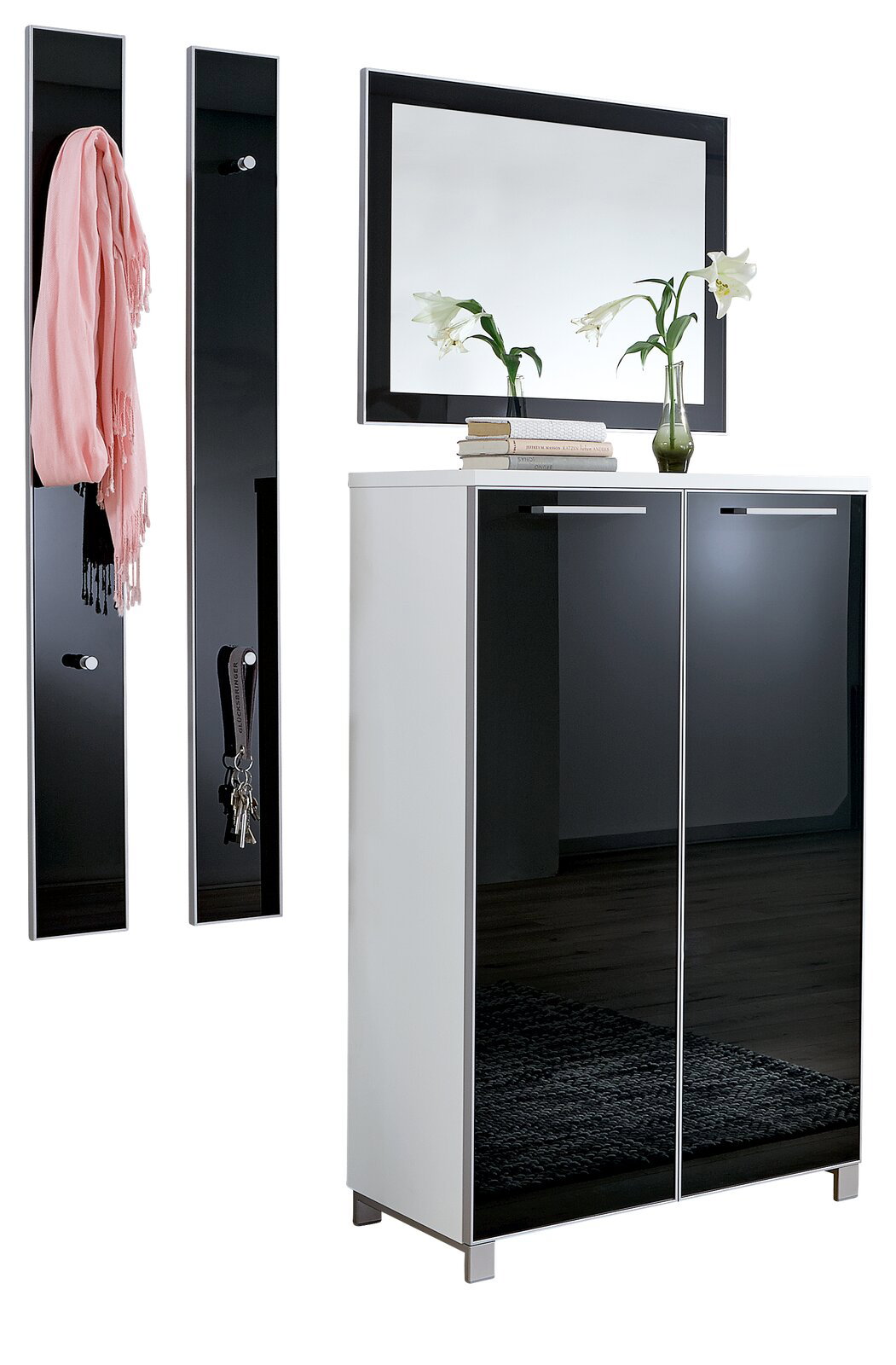Garderoben-Set bestehend aus einem weißen Schrank mit schwarzen Türen, zwei schwarzen Wandpaneelen mit Haken und einem großen Spiegel, frontal betrachtet.