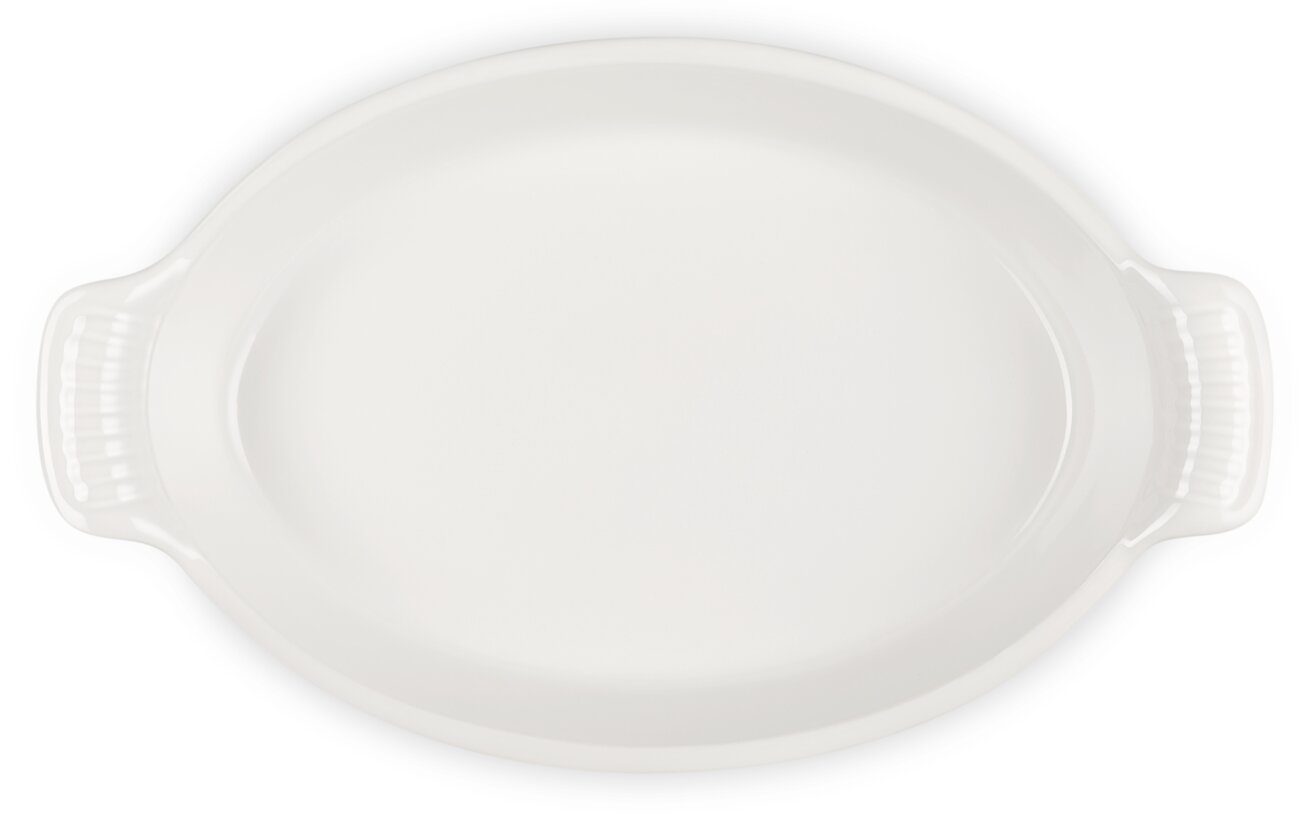 Weiße ovale Auflaufform mit Griffen, Draufsicht