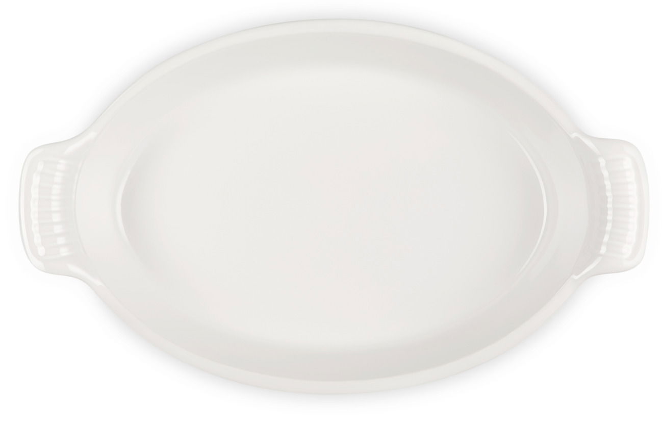 Weiße ovale Auflaufform mit Griffen, Draufsicht