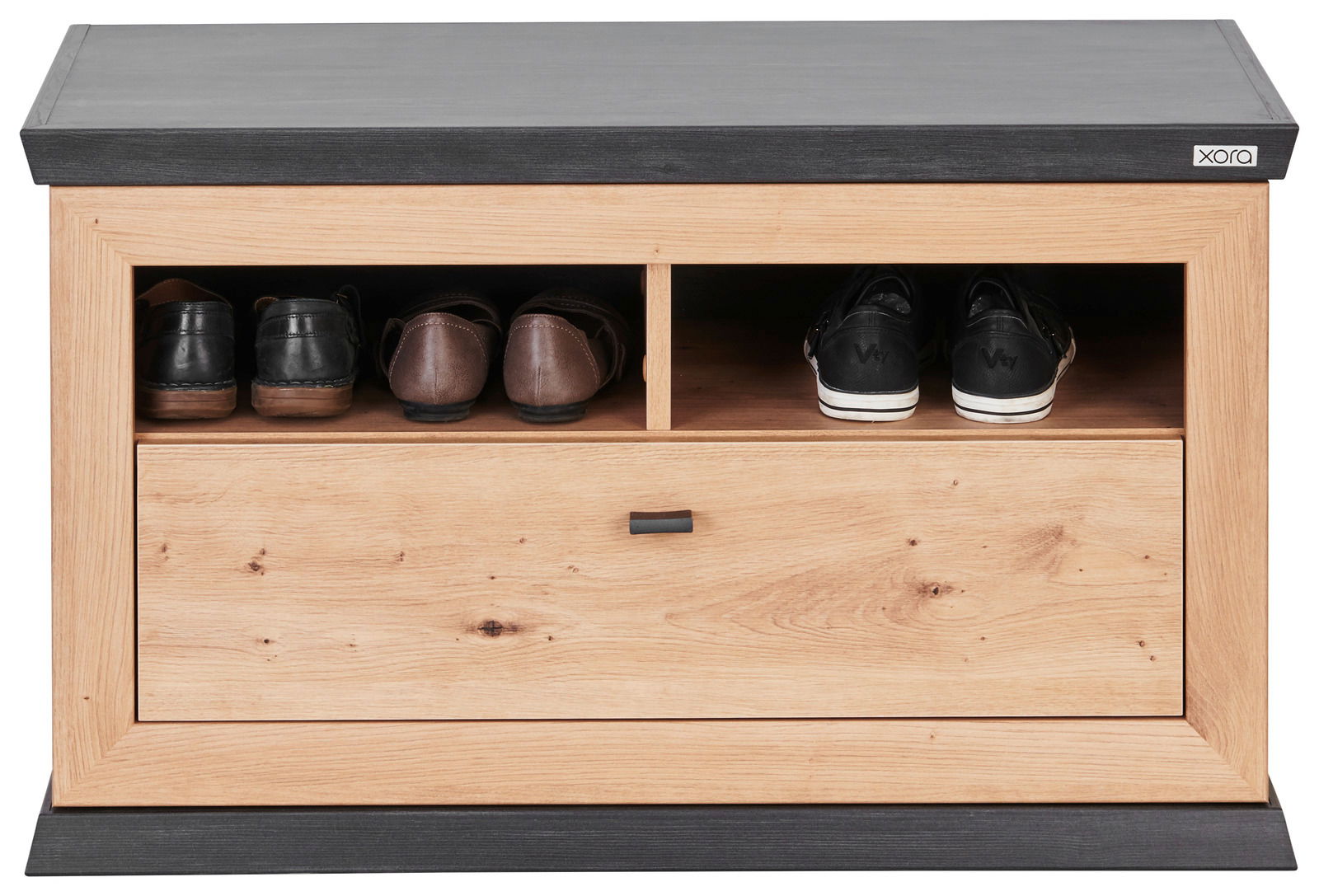 Frontale Ansicht einer modernen Schuhbank aus Holz mit schwarzer Oberseite und offenen Fächern für Schuhe.