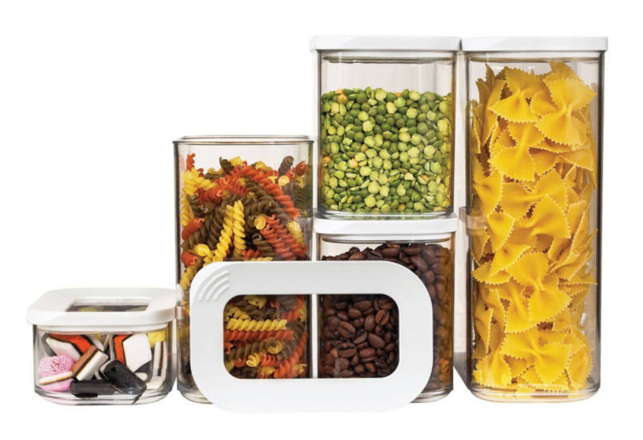 Vooraanzicht van een 5-delige Modula-starterset met doorzichtige voorraadbussen, gevuld met diverse levensmiddelen zoals pasta, erwten en snoep.