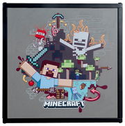 Frontansicht eines grauen Minecraft-Produkts mit schwarzem Rahmen und farbigem Minecraft-Motiv (Steve, Schwert, TNT, Ghast, Creeper) sowie Minecraft-Logo
